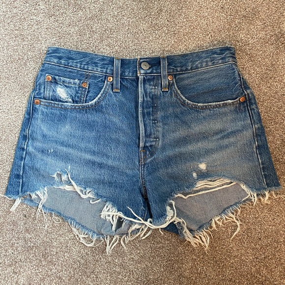 LEVI’s 501 denim shorts - Picture 2 of 2